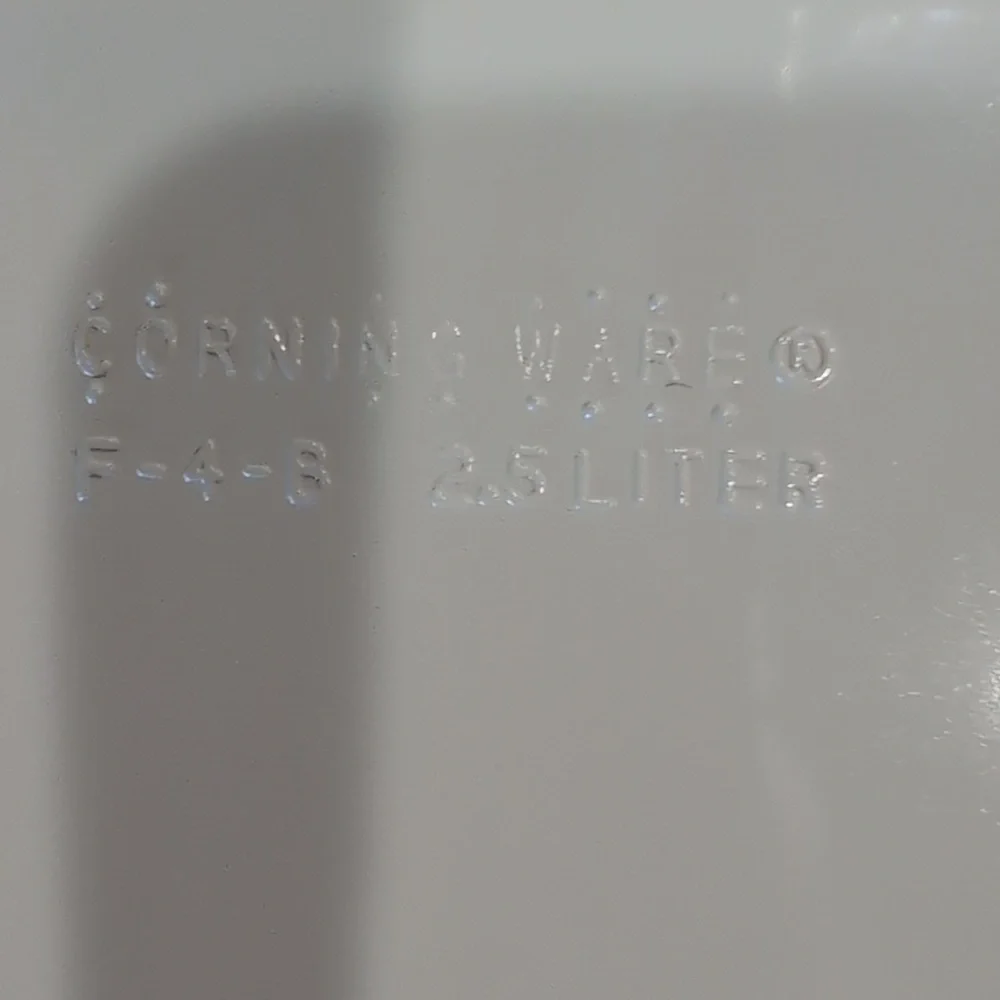 Corning Ware French White F-4-B 2.5 Liter Roaster Oblong Casserole 9.5
